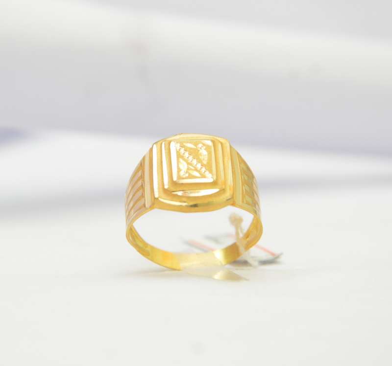 Blue Stone With Diamond Fashionable Design Gold Plated Ring For Men - Style  A842, Gents Gold Ring, पुरुषों की सोने की अंगूठी - Soni Fashion, Rajkot |  ID: 26576014997