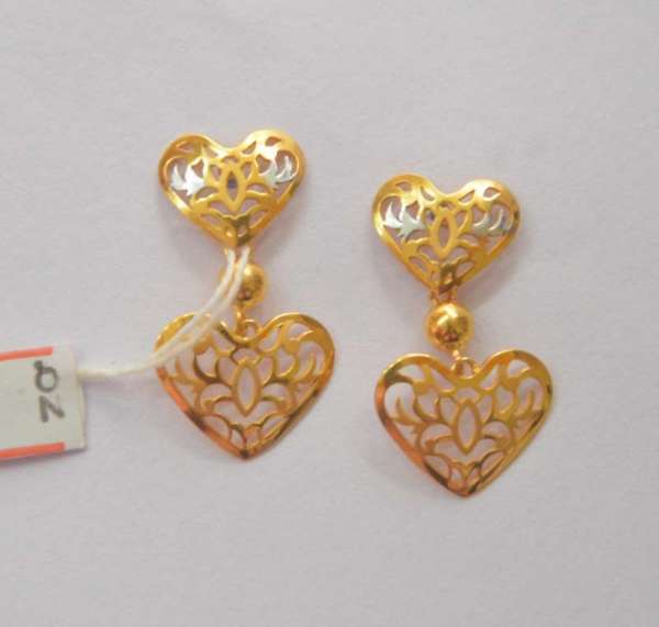 The Cute Heartbeat Fancy Gold Eardrops With Platinum Tuch (Emerald 916)