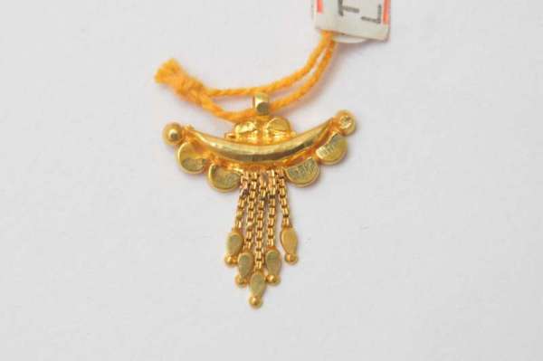 The Dolfhin Gold Jutiya Pendant For Women ( Emerald )