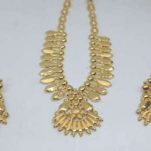 The Jinzo Gold Fancy Haar set (Necklace set) Matt finished (Emerald)