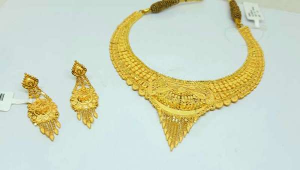 The Sukkhi Gold Necklace