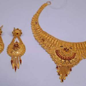 The Sukkhi Gold Necklace Set
