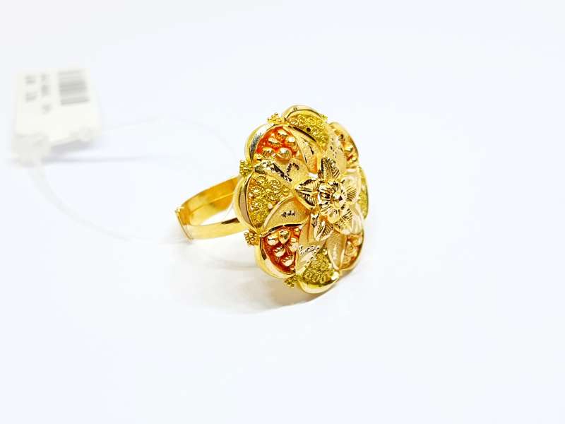 Joyalukkas Flower Design Gold Ring : Amazon.in: Fashion