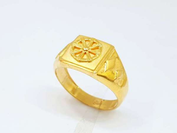 18kt Gold Ring Casual Wear Design For Mens