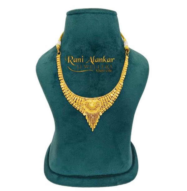 Ila Nivara Lappa Gold Necklace