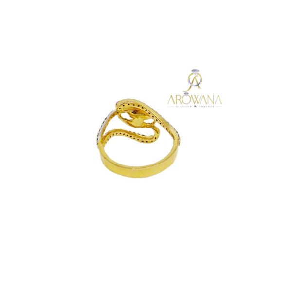 Buy Dazzling Diamond Ring in Yellow Gold Online | Arowana Diamond
