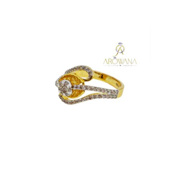 Buy Dazzling Diamond Ring in Yellow Gold Online | Arowana Diamond