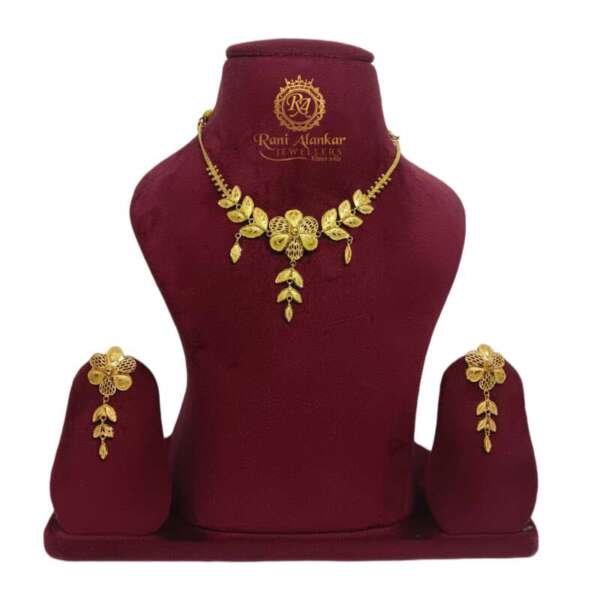 Gold Flower Design Necklac Set