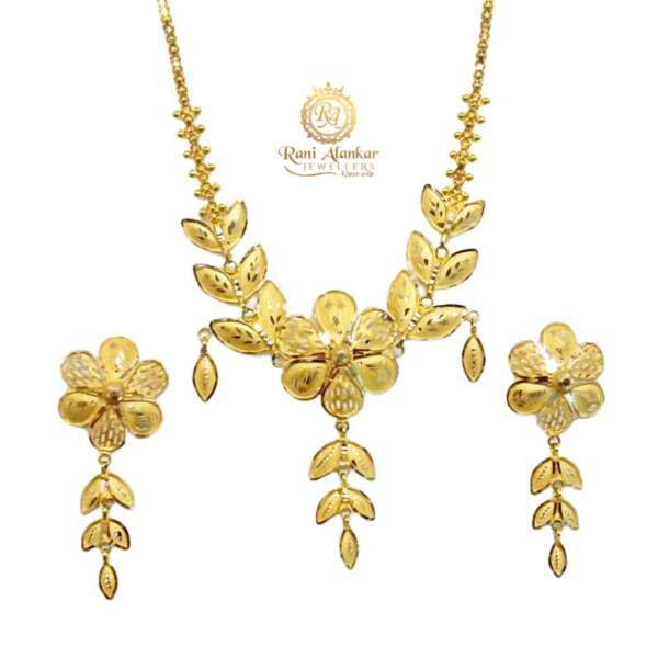 Gold Flower Design Necklac Set