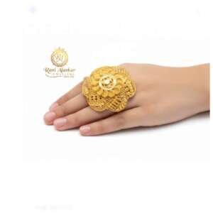 The Gold Ladies Flower Ring by 18 kt